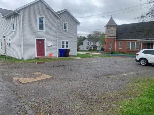 144 Neshannock Ave, New Wilmington, PA 16142-1144