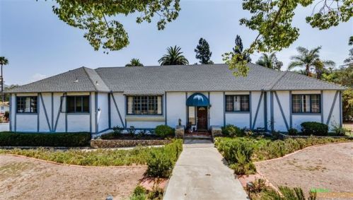 842 Alta Vista Dr, Vista, CA 92084-5514
