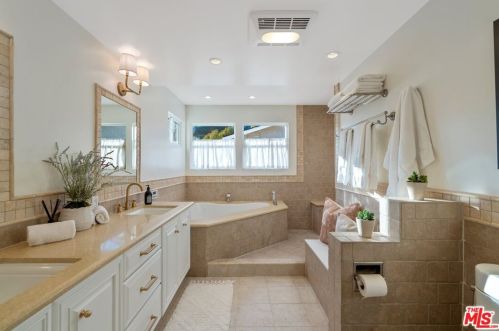 27041 Esward Dr, Calabasas CA  91301-2322 exterior