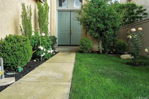 21302 Oakriver Ln, Santa Clarita, CA 91321-4678