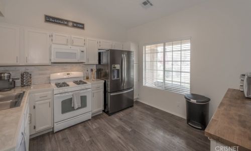 6110 Avenue, Lancaster, CA 93535-7855