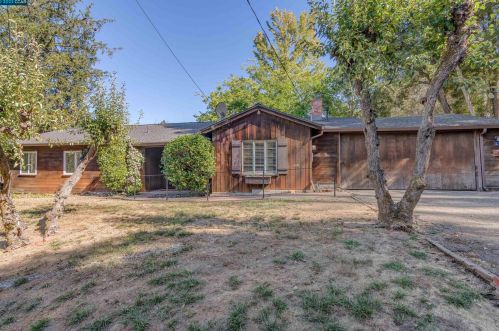 2 Orchard Ct, Orinda, CA 94563-3829