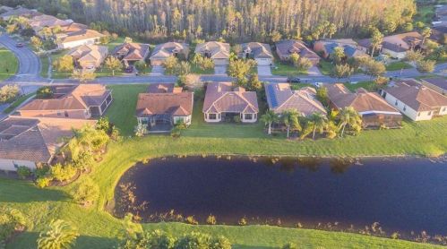 343 Indian Wells Ave, Kissimmee FL 34759-3681 exterior