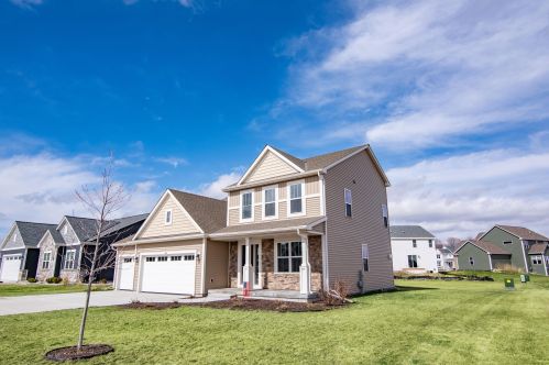 660 Spur Rd, Slinger WI  53086-9293 exterior