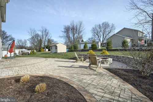 515 Spring Run Dr, Navy Sup Dpt PA  17055-5580 exterior