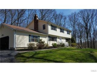 15 Morning Glory Ln, Bridgeport, CT 06612-2113