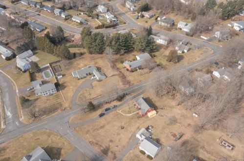 11 Peter Parley Row, Kensington CT  06037-3123 exterior