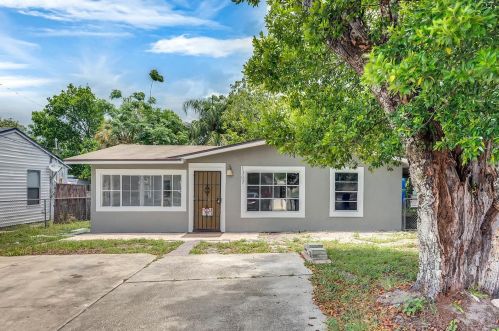 1307 Constantine St, Orlando, FL 32825-5379