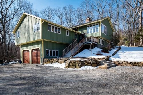 427 Hidden Lake Rd, Higganum, CT 06441-4541