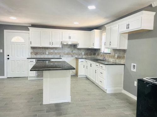 4800 Marshall St, Fort Worth TX  76119-7527 exterior