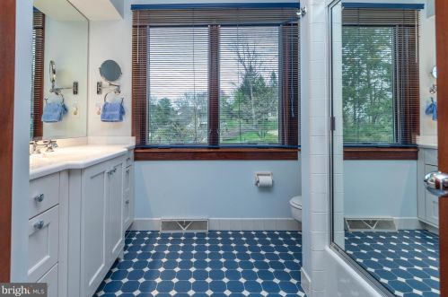 1006 Gwilym Cir, Berwyn PA  19312-2237 exterior