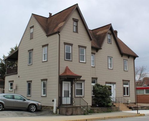 401 Main St, Latrobe, PA 15650-1577