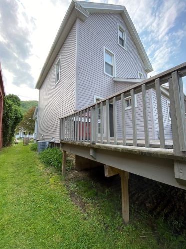 514 Liberty St, Franklin PA  16323-1057 exterior