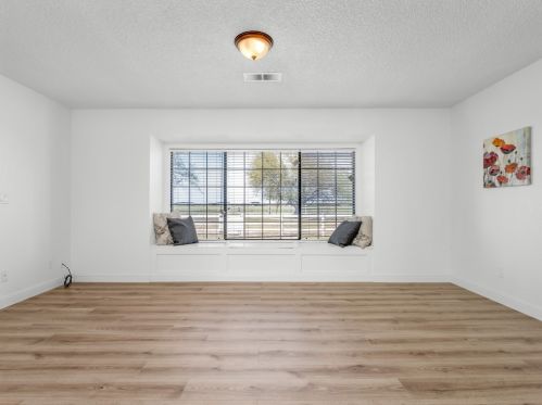 855 Mount Whitney Ave, Laton CA  93242-9724 exterior