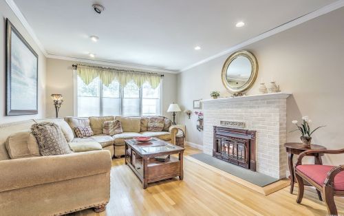 112 Holland Ave, Floral Park NY  11001-1202 exterior