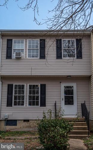 372 Pool Dr, Spotsylvania, VA 22551-2567