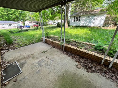 24 Beverly Pl, Florence KY  41042-1702 exterior