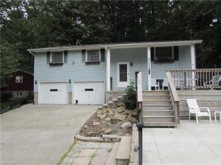 521 Mohawk Dr, Malvern, OH 44644-9506