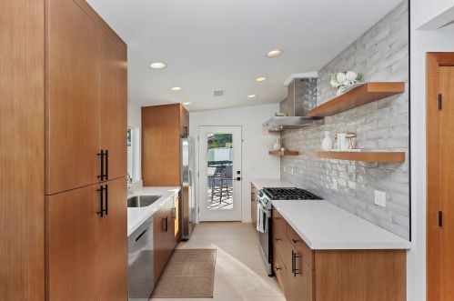 52152 Avenida Alvarado, La Quinta CA  92253-3229 exterior
