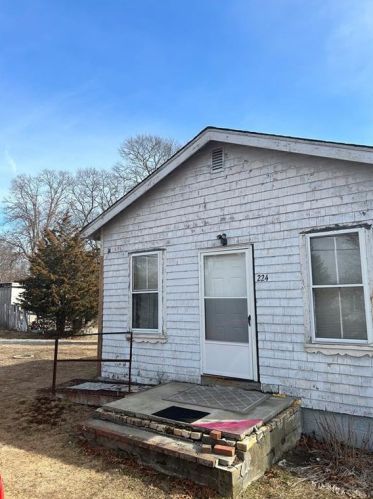 224 Brayton Rd, Tiverton, RI 02878-3338