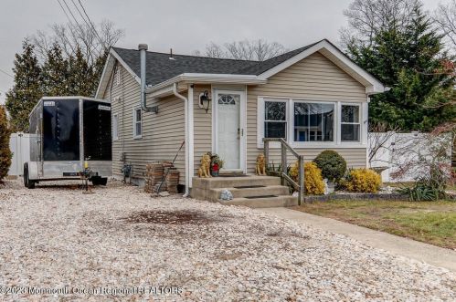22 Woodland Dr, Bricktown, NJ 08723-7431
