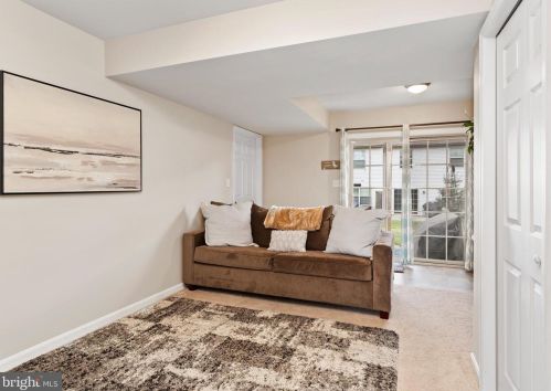 262 Melbourne Ln, Navy Sup Dpt PA  17055-6674 exterior