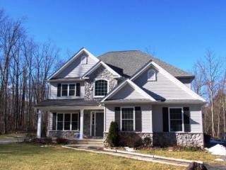 156 Buck River Rd, Gouldsboro, PA 18424-9258