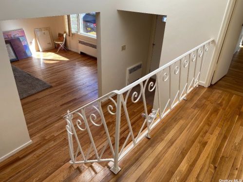 1026 Melissa Ln, North Bellmore NY  11710-1742 exterior