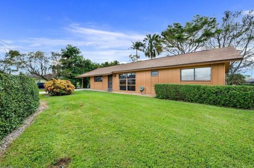 5271 53rd Ter, Naples, FL 34116-7604