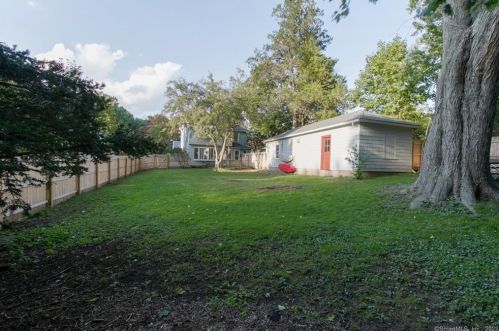 24 Clover St, Middletown CT  06457-5219 exterior