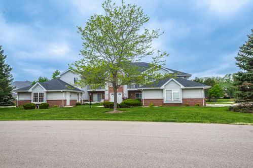 1260 Village Centre Dr, Kenosha, WI 53144-7252
