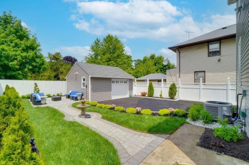 207 Butler St, Westbury NY  11590-3129 exterior