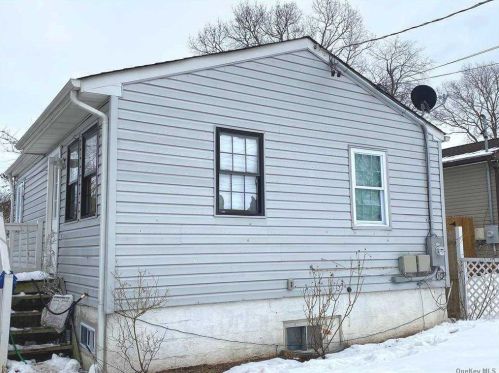 168 Washington Ave, Wheatley Heights NY  11798-2020 exterior