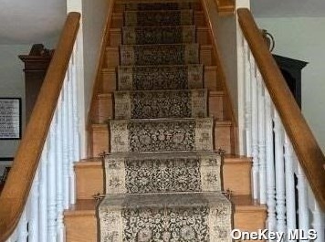 6 Peter Ct, Huntington Station NY  11746-4500 exterior