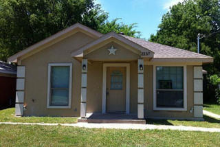 2237 Varsity Dr, Grand Prairie TX  75051-4278 exterior