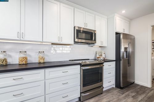 2204 Myrtle Beach Ln, Danville, CA 94526-6216