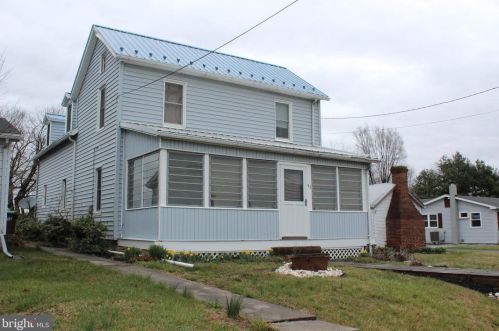 57 Water St, Charnita, PA 17320-9215