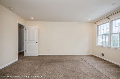 317 Pine St, Middletown NJ  07748-5545 exterior