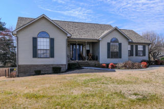 1051 Summerfield Dr, Maryville, TN 37801-8995