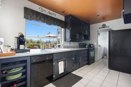 1409 Market St, Vista, CA 92084-3868