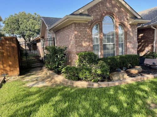 2704 Crystal Glenn Cir, Hurst TX  76054-2427 exterior