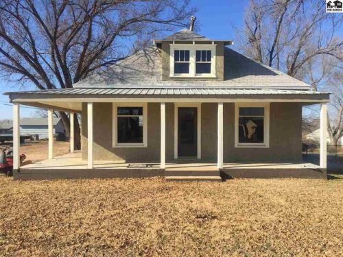 407 Oak St, Medicine Lodge, KS 67104-1246