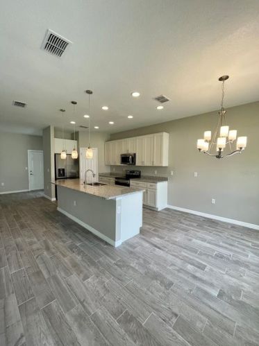 679 Basingstoke Ct, Kissimmee FL  34758-4201 exterior