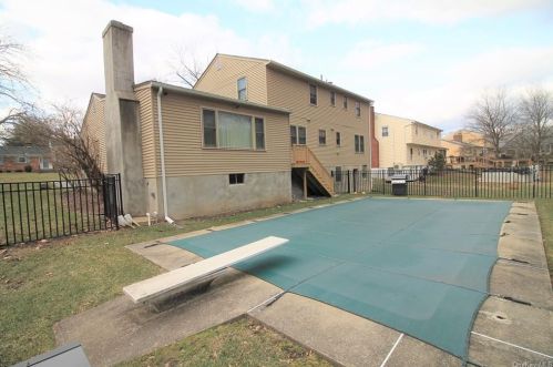 7 Meadowview Dr, Poughkeepsie NY 12603-5505 exterior