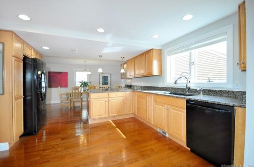 26 Birch St, Waterbury CT  06704-3806 exterior