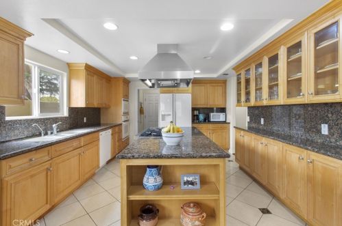24409 Neece Ave, Torrance CA  90505-6523 exterior