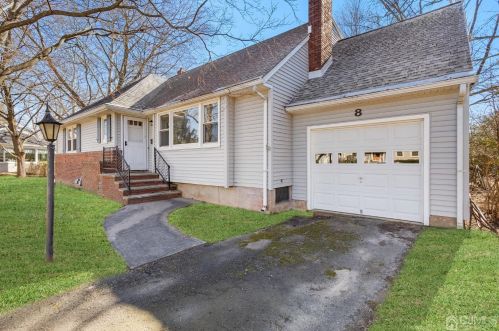 8 Ridge Ct, East Brunswick, NJ 08816-2932