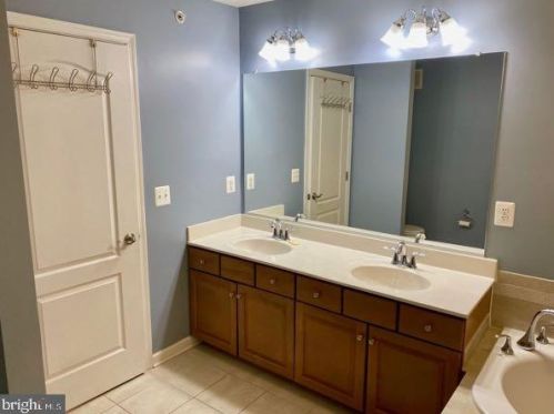 15352 Kensington Park Dr, Woodbridge VA  22191-6571 exterior