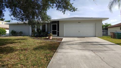 909 27th Ter, Cape Coral, FL 33904-2923