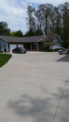 894 Kidron Rd, Riceland, OH 44667-9206